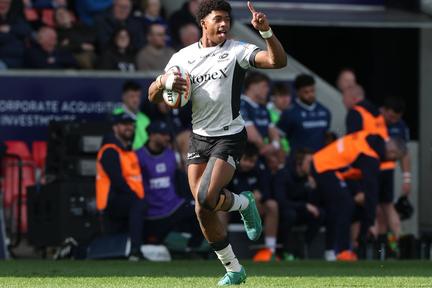 Saracens demolish Sale Sharks