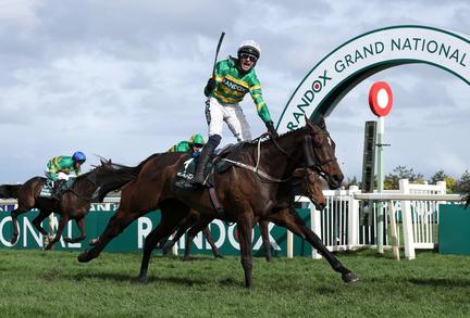 I Am Maximus wins Grand National