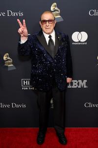 Clive Davis, Music Mogul, Dies at 94