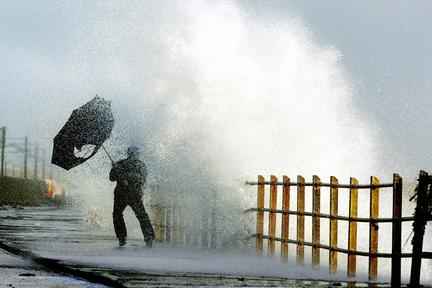 Storm Dave batters U.K.