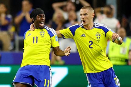 Japan and Sweden Draw, Both Advance