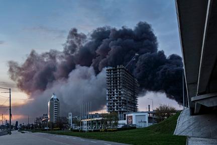 Russian strikes devastate Ukrainian cities