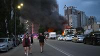 Russian Strikes Kill 23 in Kyiv Onslaught