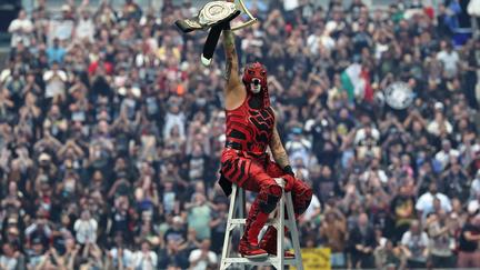 Roman Reigns wins at WrestleMania 42