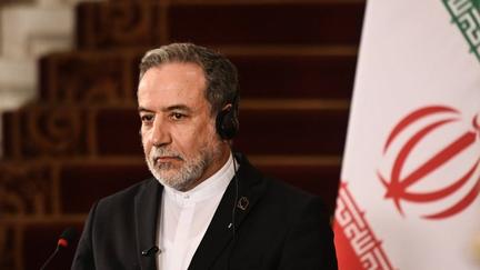 Trump Extends Fragile Iran Ceasefire